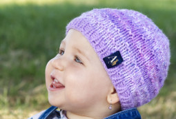 Ručně pletené čepičky pro ty nejmenší + čepice pro maminku jako dárek ZDARMA